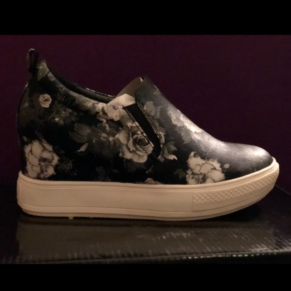 Every Girl Must Have Black Floral Heels